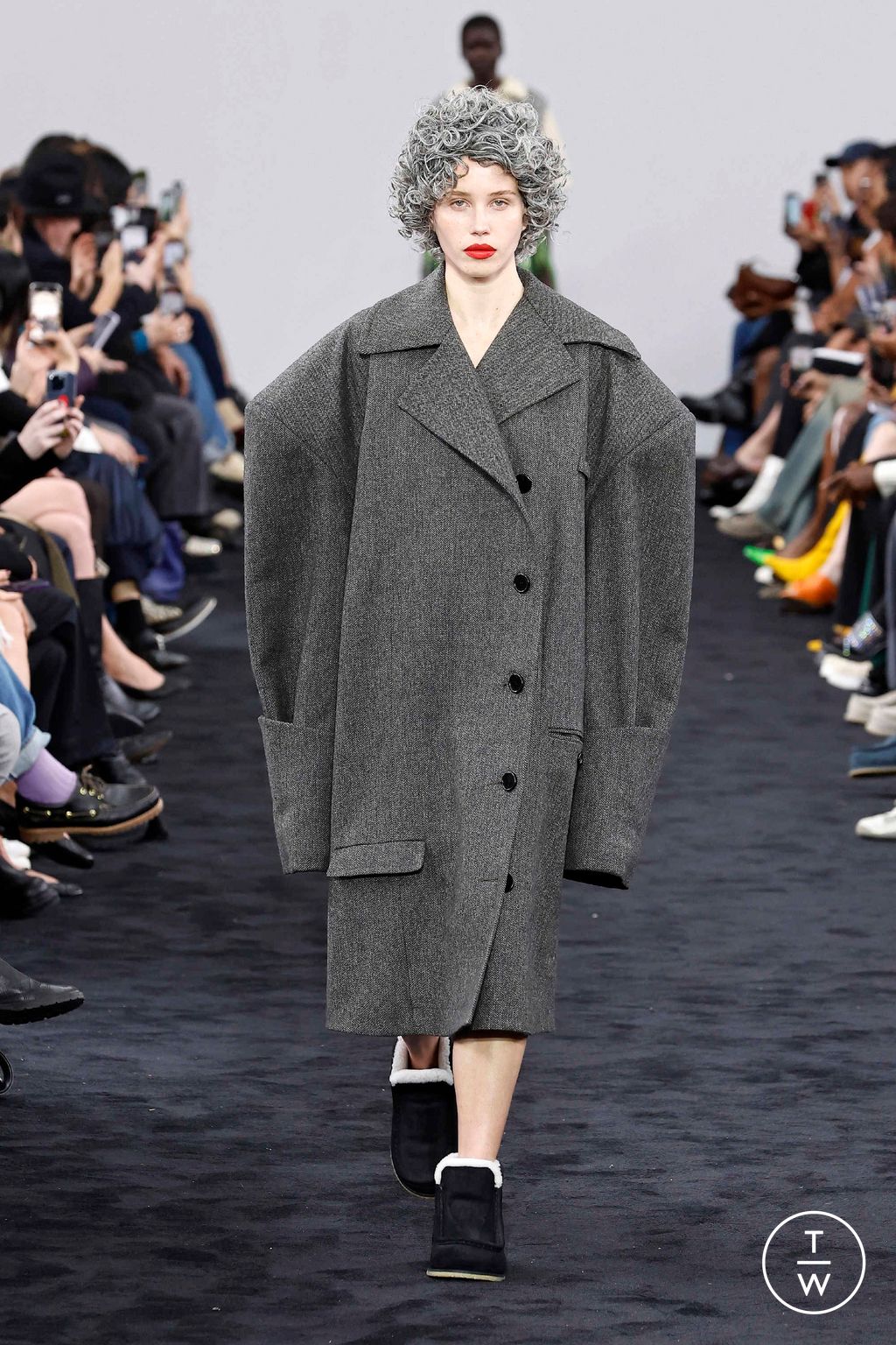 Fashion Week London Fall/Winter 2024 look 11 from the JW Anderson collection womenswear
