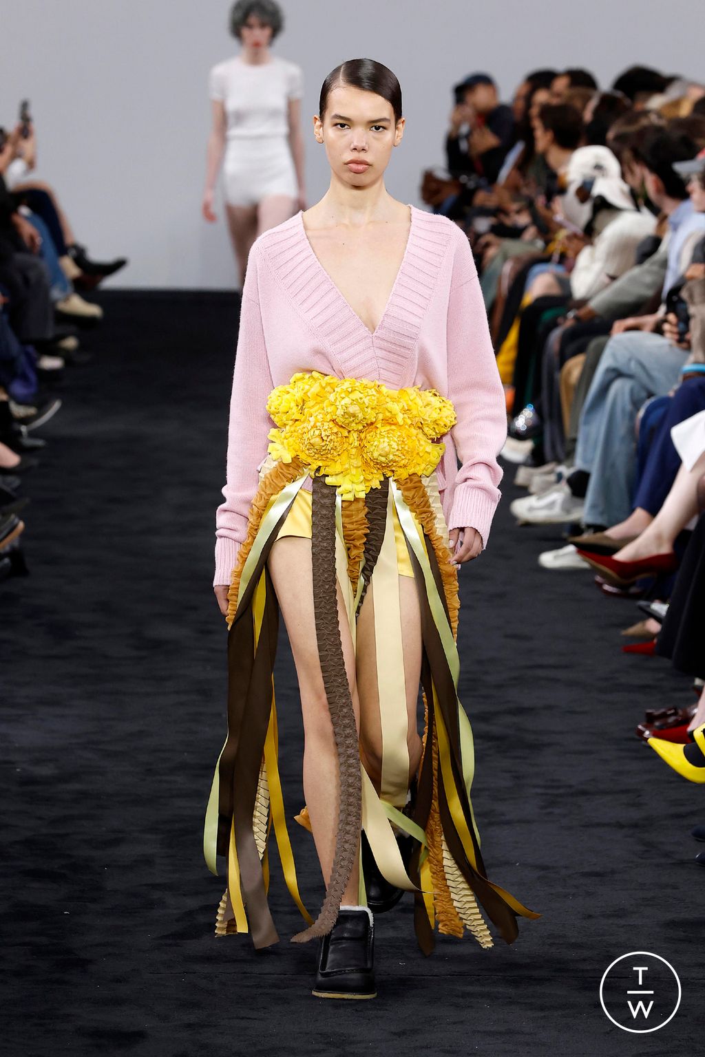 Fashion Week London Fall/Winter 2024 look 14 from the JW Anderson collection 女装