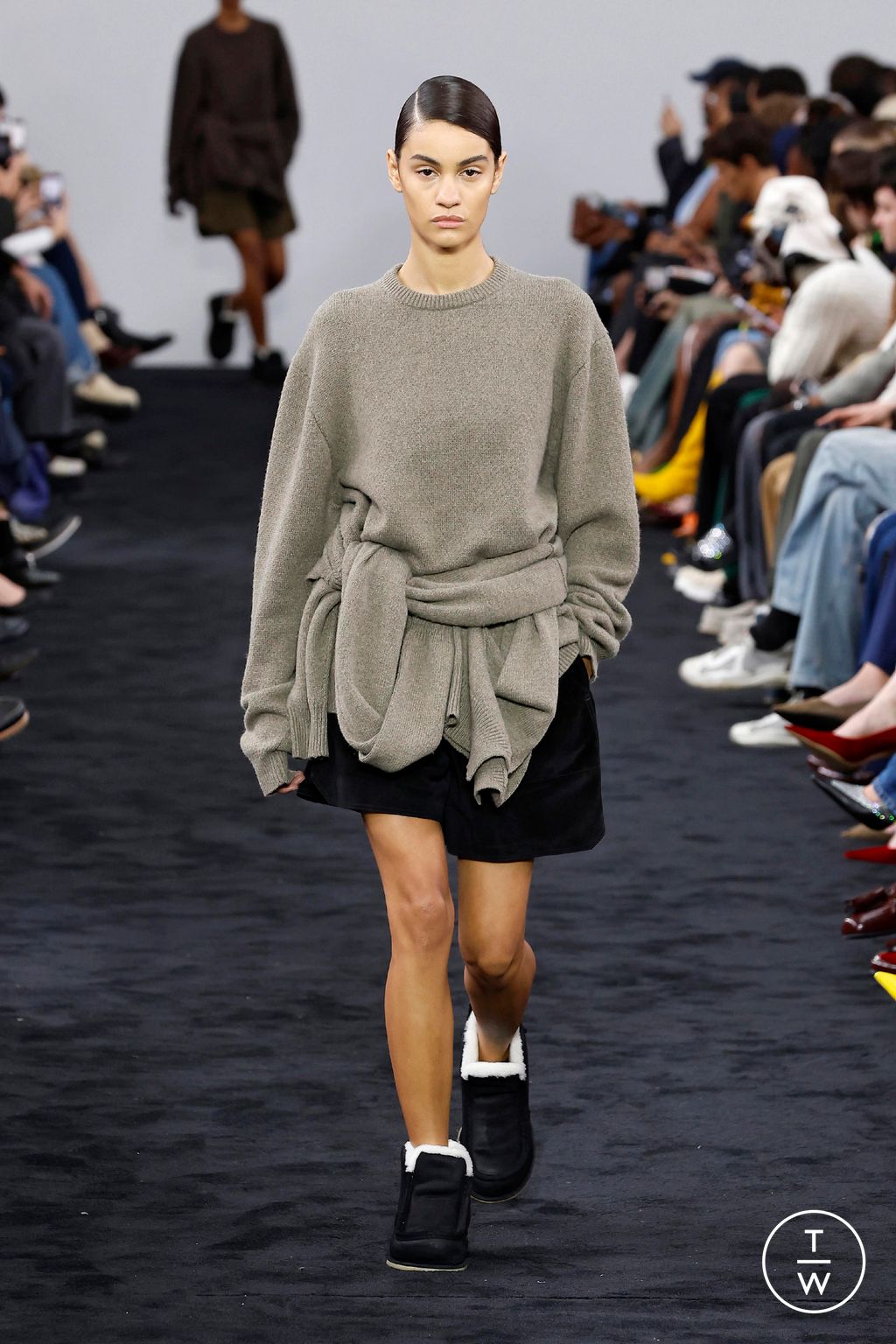 Fashion Week London Fall/Winter 2024 look 17 from the JW Anderson collection 女装