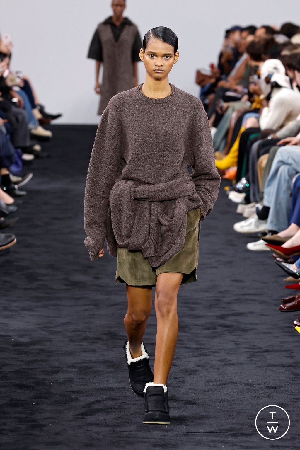Fashion Week London Fall/Winter 2024 look 18 from the JW Anderson collection womenswear