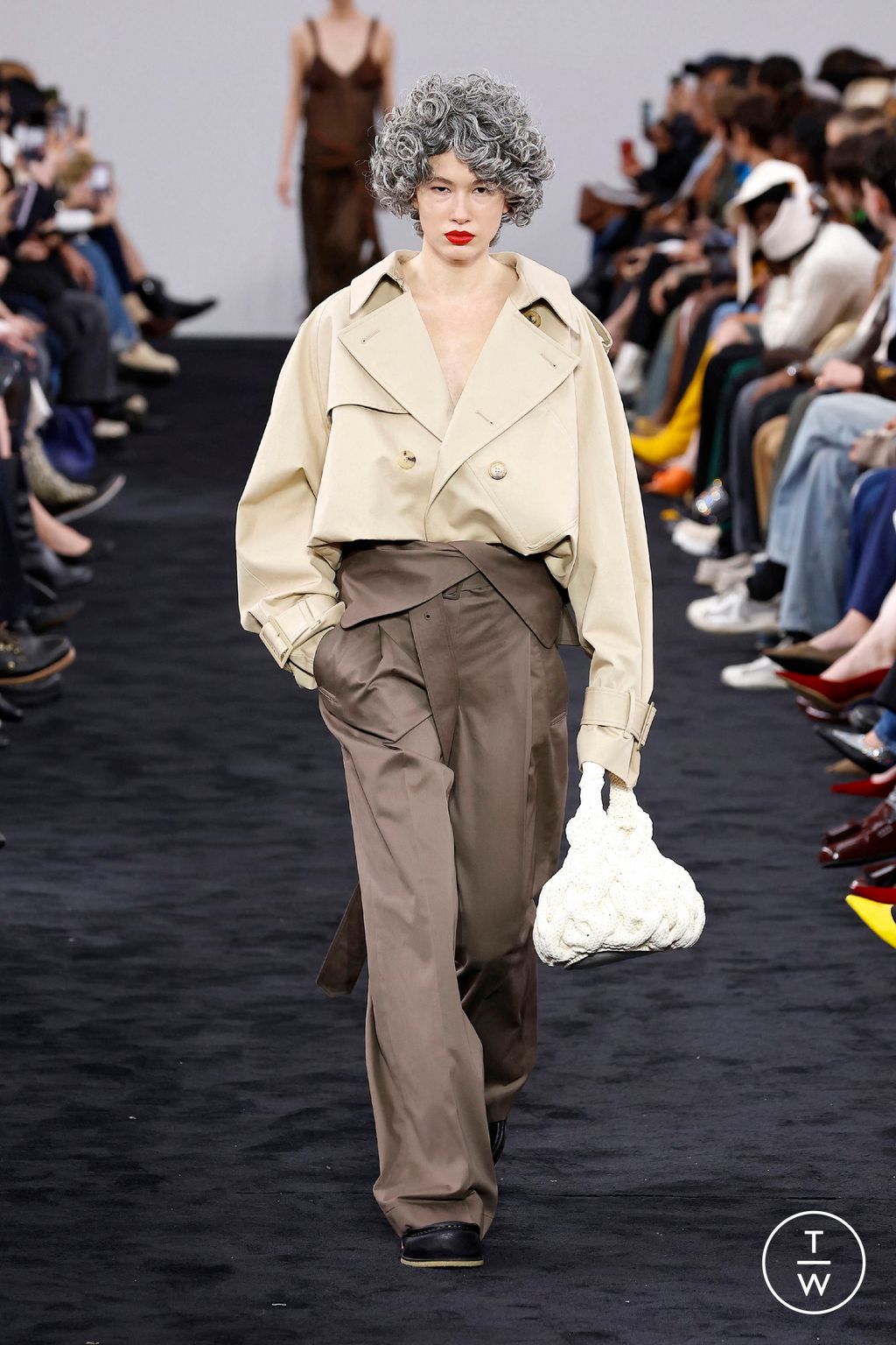 Fashion Week London Fall/Winter 2024 look 25 from the JW Anderson collection womenswear