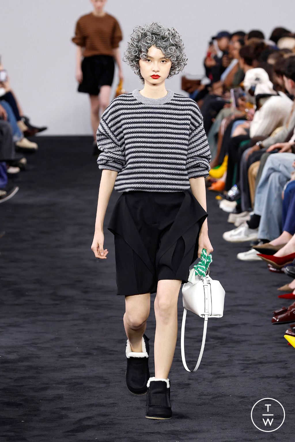 Fashion Week London Fall/Winter 2024 look 29 from the JW Anderson collection 女装