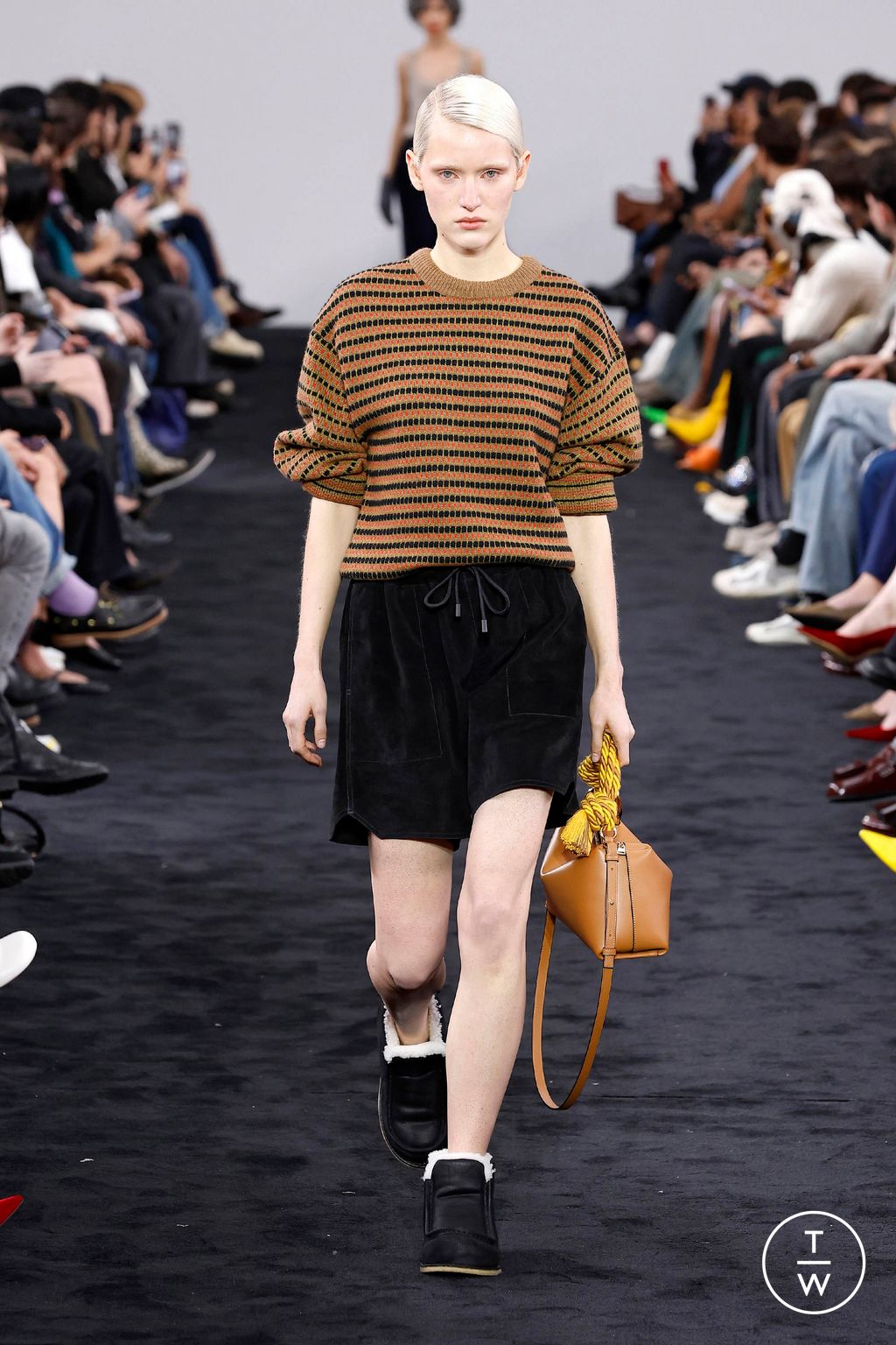 Fashion Week London Fall/Winter 2024 look 30 from the JW Anderson collection 女装