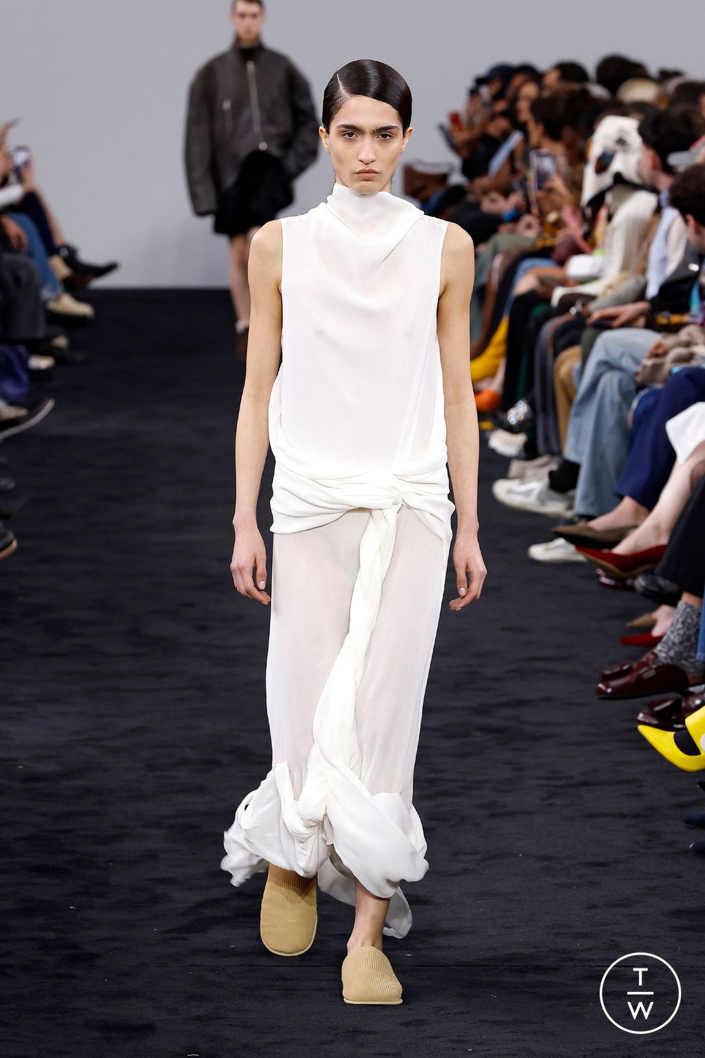 Fashion Week London Fall/Winter 2024 look 32 from the JW Anderson collection womenswear