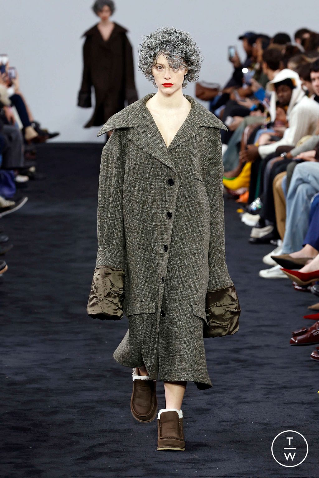 Fashion Week London Fall/Winter 2024 look 36 from the JW Anderson collection womenswear