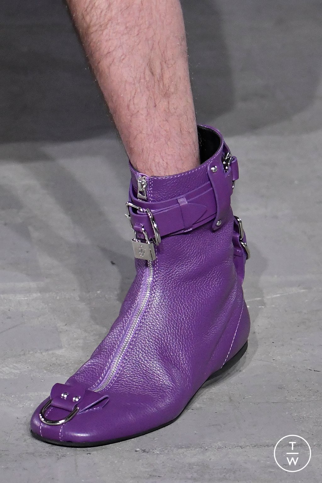 Fashion Week Milan Fall/Winter 2023 look 4 from the JW Anderson collection menswear accessories