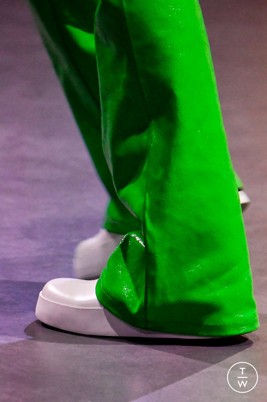 Fashion Week London Fall/Winter 2023 look 4 from the JW Anderson collection womenswear accessories