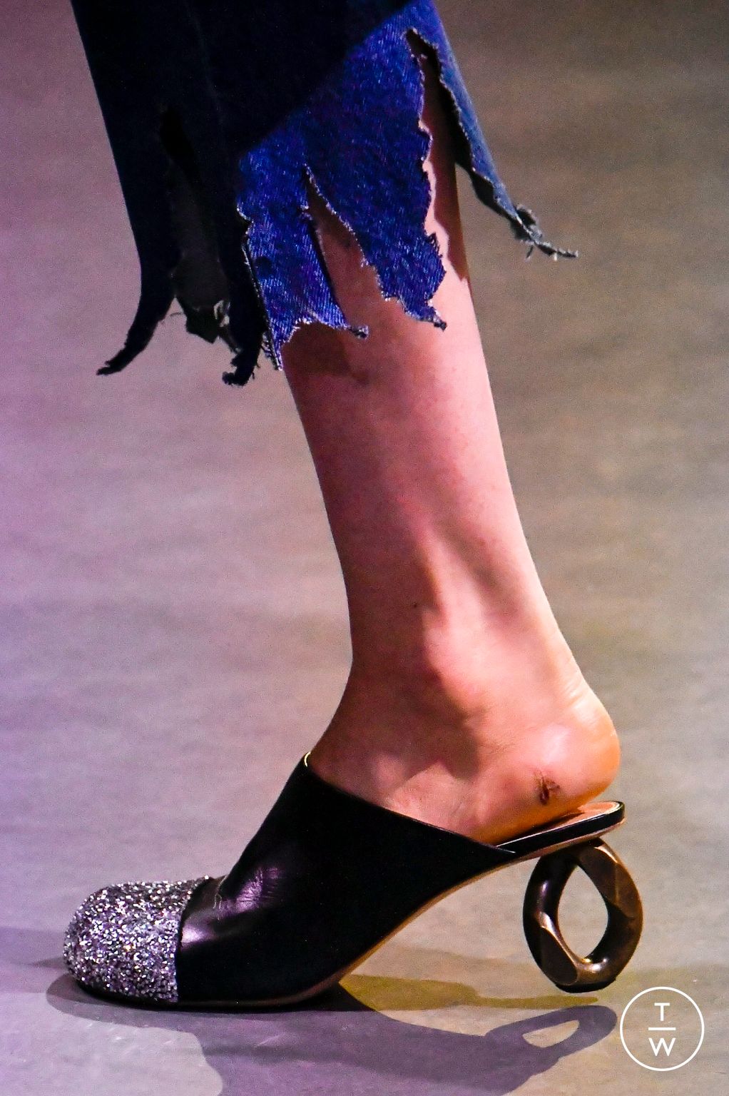 Fashion Week London Fall/Winter 2023 look 5 from the JW Anderson collection womenswear accessories