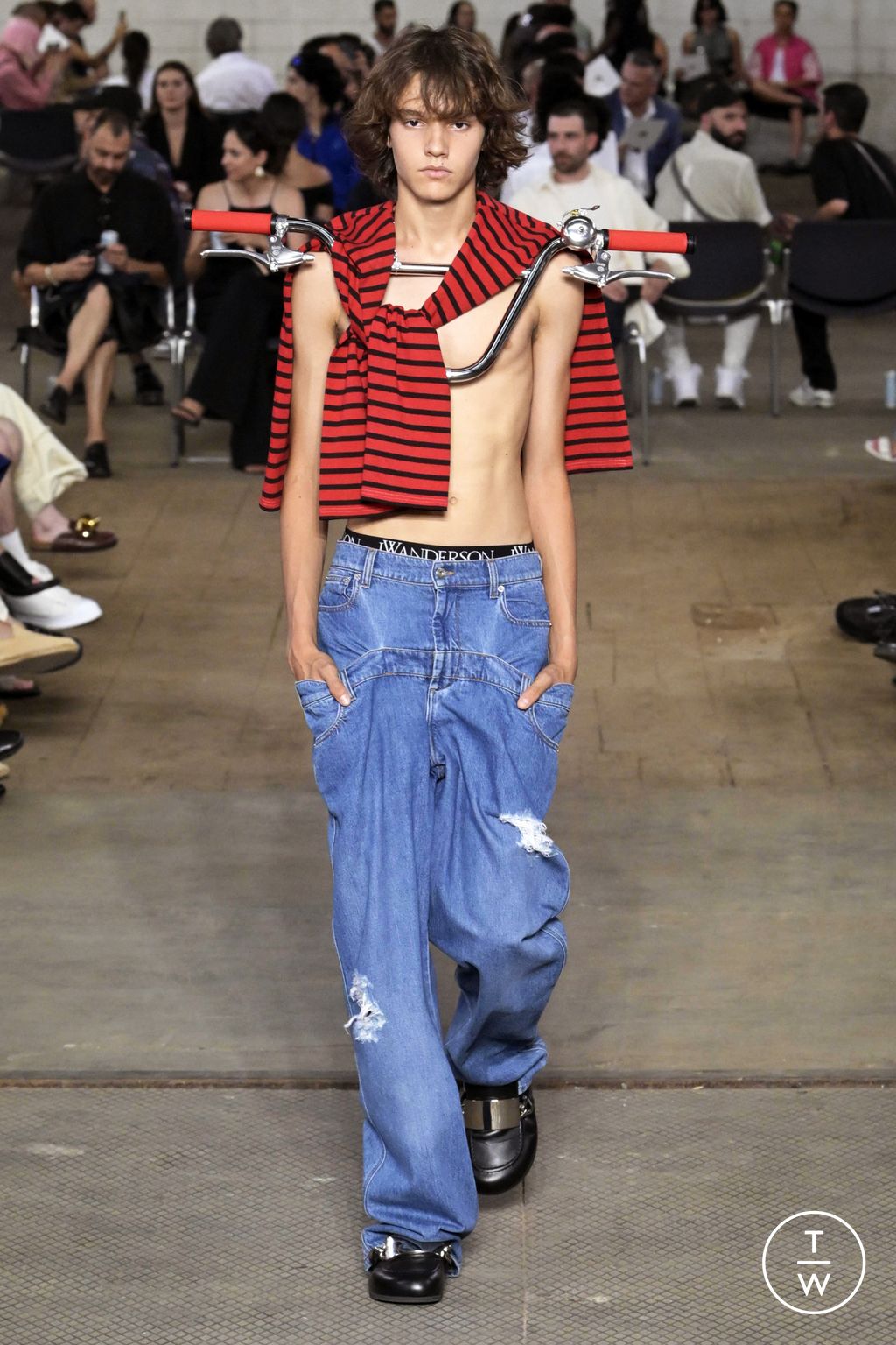Fashion Week Milan Spring/Summer 2023 look 1 from the JW Anderson collection menswear