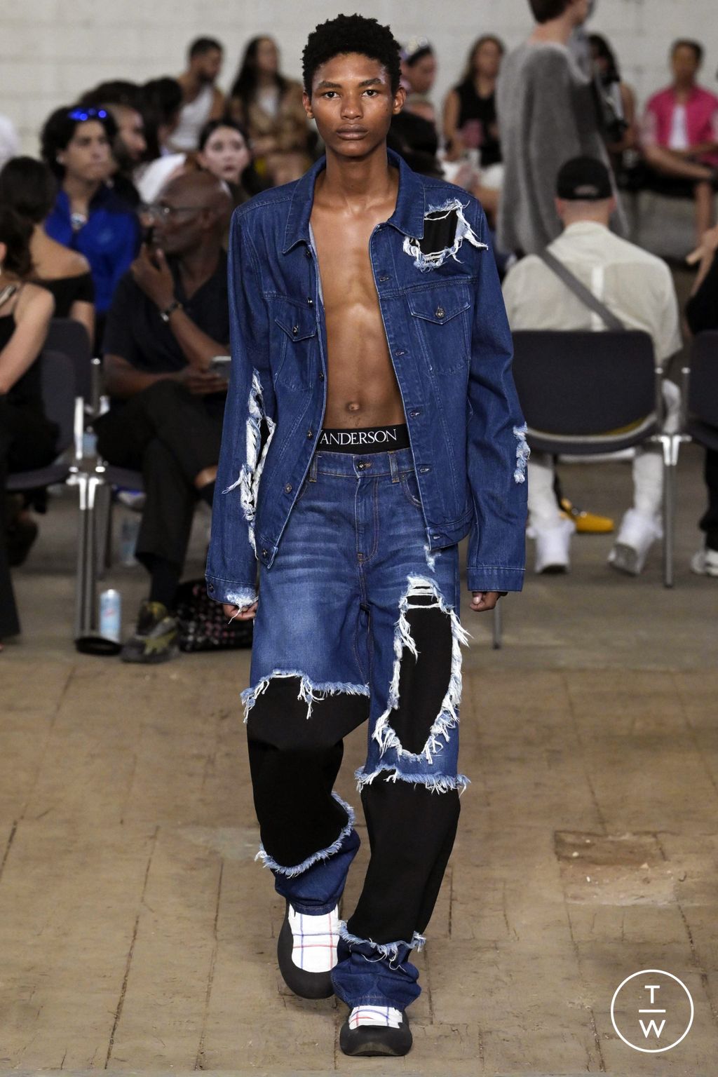 Fashion Week Milan Spring/Summer 2023 look 8 from the JW Anderson collection 男装