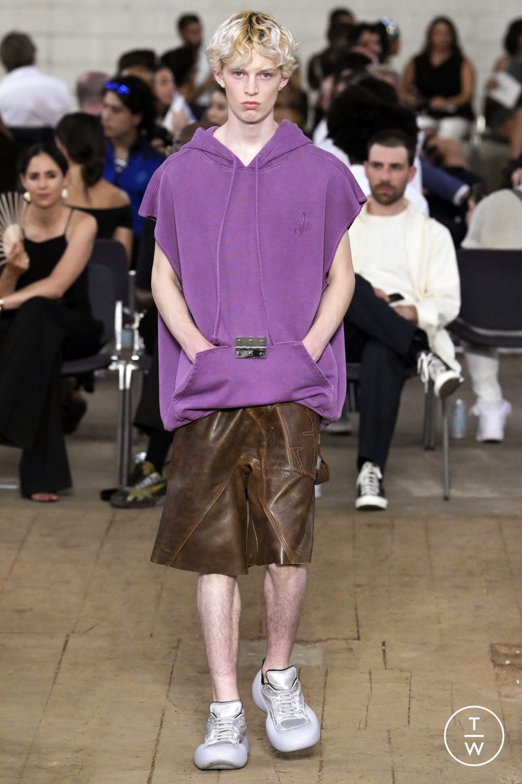 Fashion Week Milan Spring/Summer 2023 look 9 from the JW Anderson collection menswear