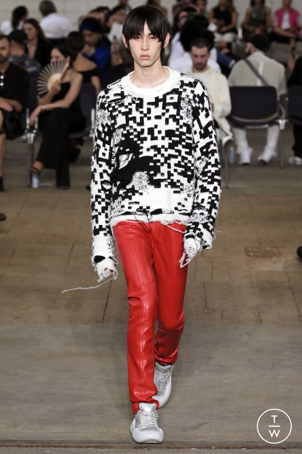 Fashion Week Milan Spring/Summer 2023 look 14 from the JW Anderson collection 男装