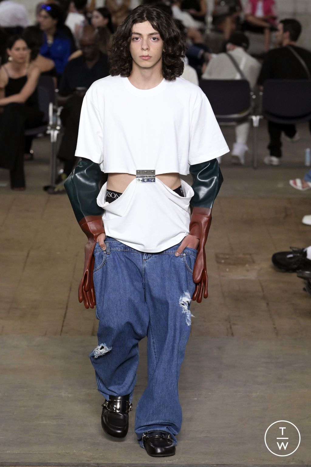 Fashion Week Milan Spring/Summer 2023 look 20 from the JW Anderson collection menswear