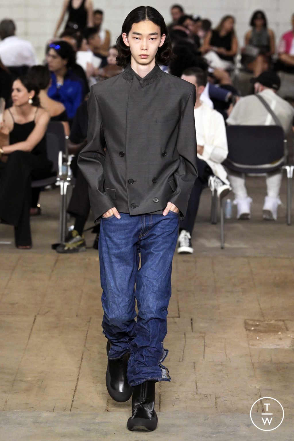 Fashion Week Milan Spring/Summer 2023 look 21 from the JW Anderson collection menswear
