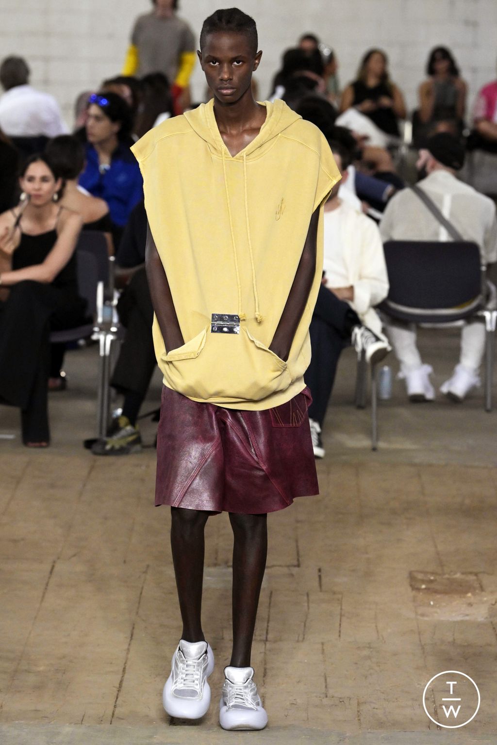 Fashion Week Milan Spring/Summer 2023 look 29 from the JW Anderson collection menswear