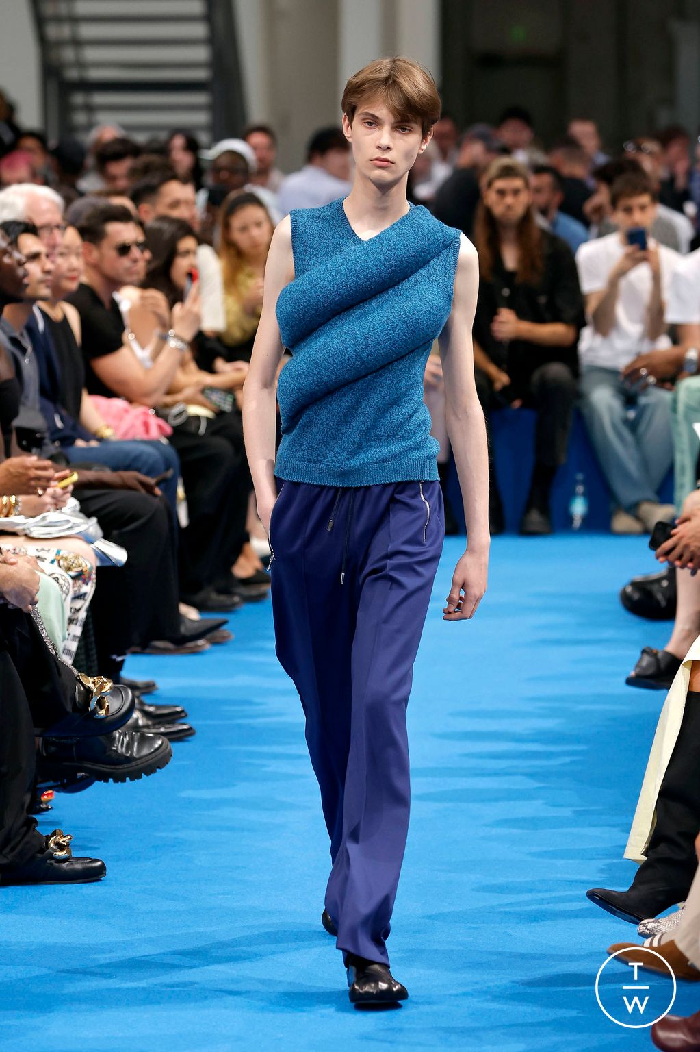 Fashion Week Milan Spring/Summer 2024 look 2 de la collection JW Anderson menswear