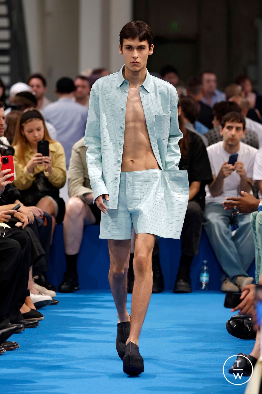 Fashion Week Milan Spring/Summer 2024 look 4 from the JW Anderson collection 男装
