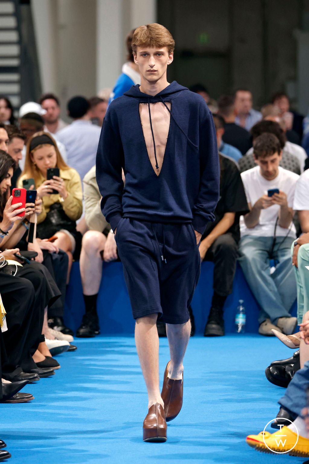 Fashion Week Milan Spring/Summer 2024 look 8 from the JW Anderson collection menswear