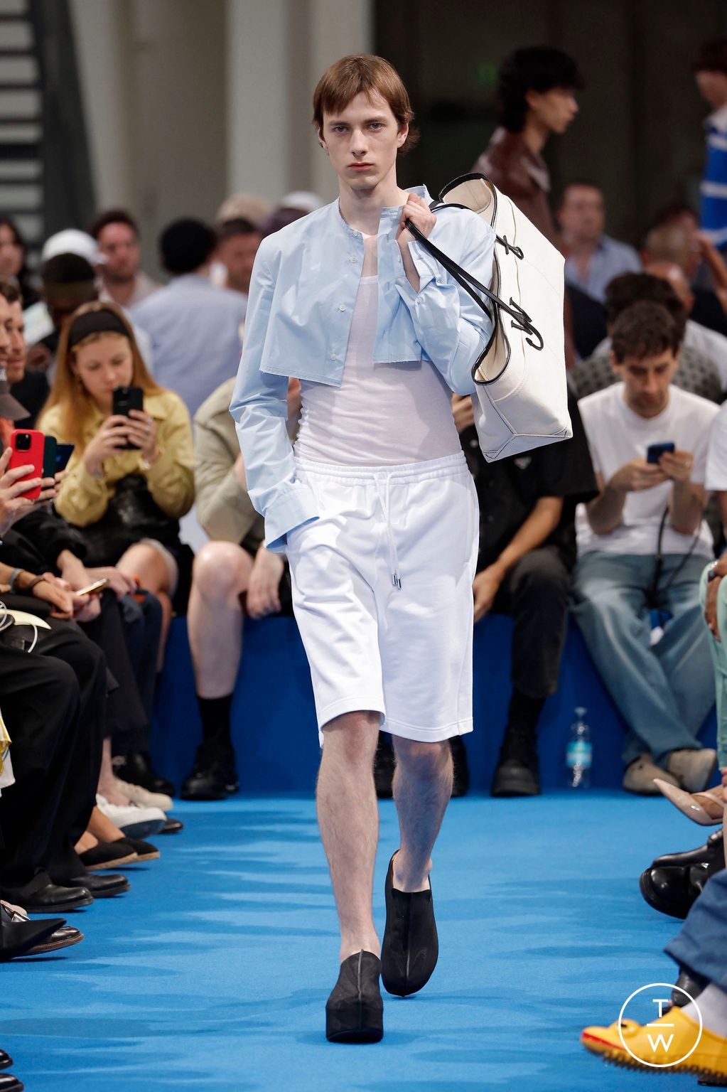 Fashion Week Milan Spring/Summer 2024 look 9 de la collection JW Anderson menswear