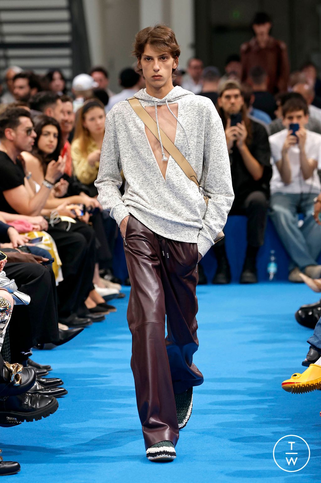 Fashion Week Milan Spring/Summer 2024 look 10 de la collection JW Anderson menswear