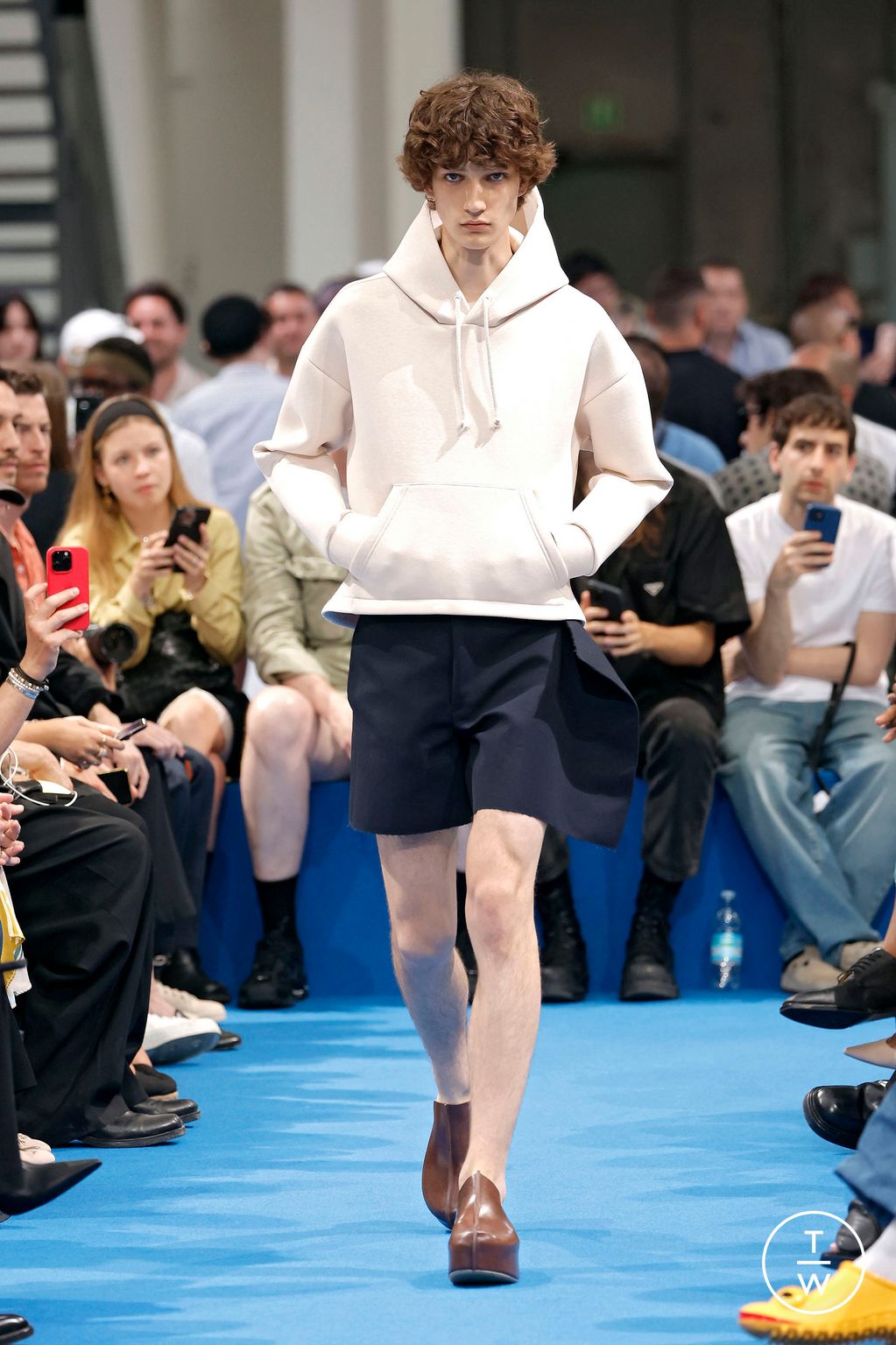 Fashion Week Milan Spring/Summer 2024 look 16 de la collection JW Anderson menswear