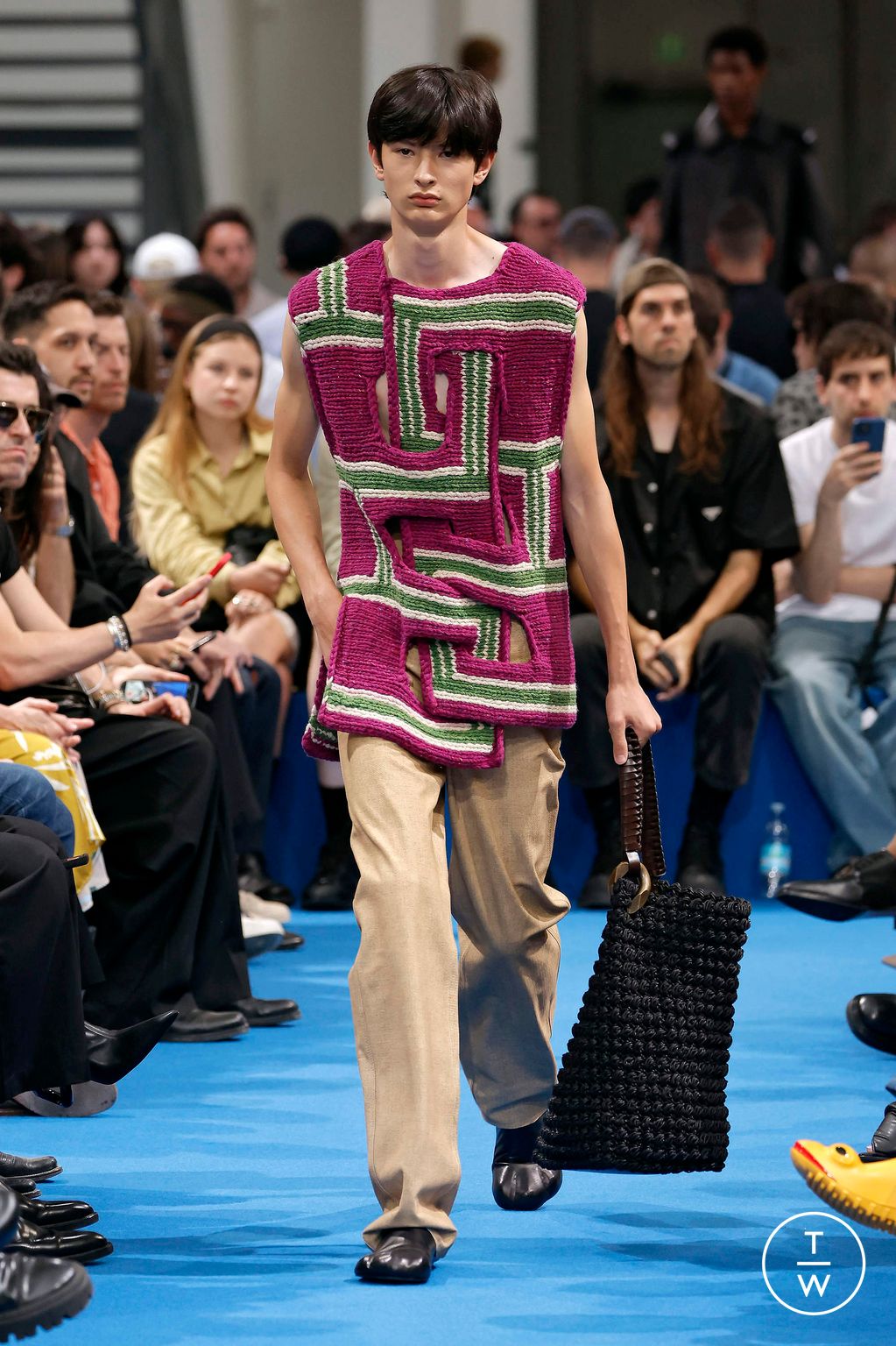 Fashion Week Milan Spring/Summer 2024 look 19 de la collection JW Anderson menswear