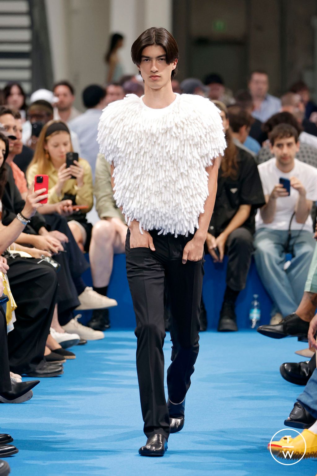 Fashion Week Milan Spring/Summer 2024 look 27 from the JW Anderson collection 男装