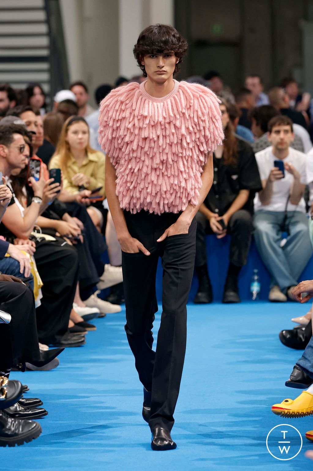 Fashion Week Milan Spring/Summer 2024 look 28 from the JW Anderson collection menswear