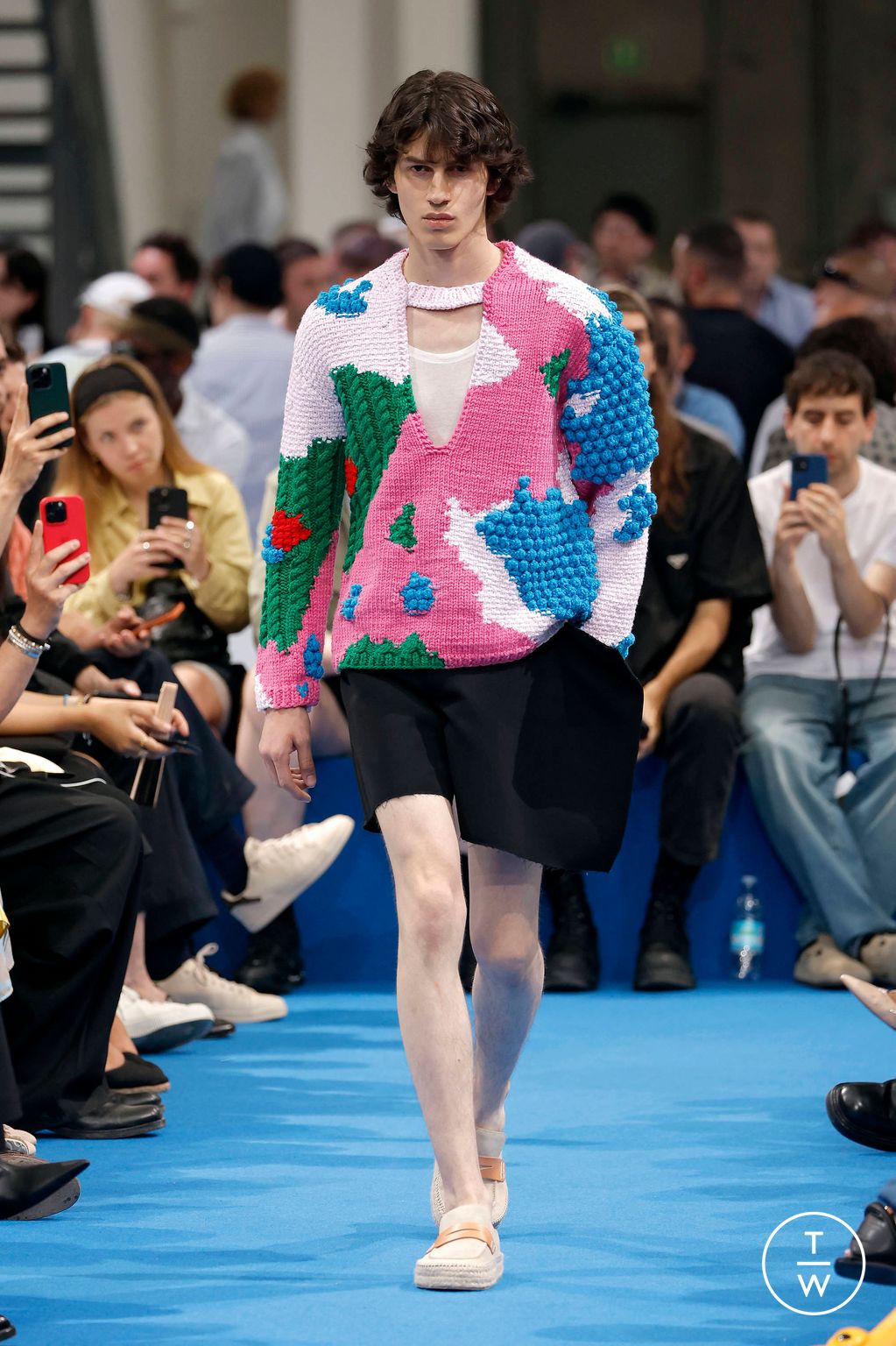 Fashion Week Milan Spring/Summer 2024 look 39 from the JW Anderson collection menswear