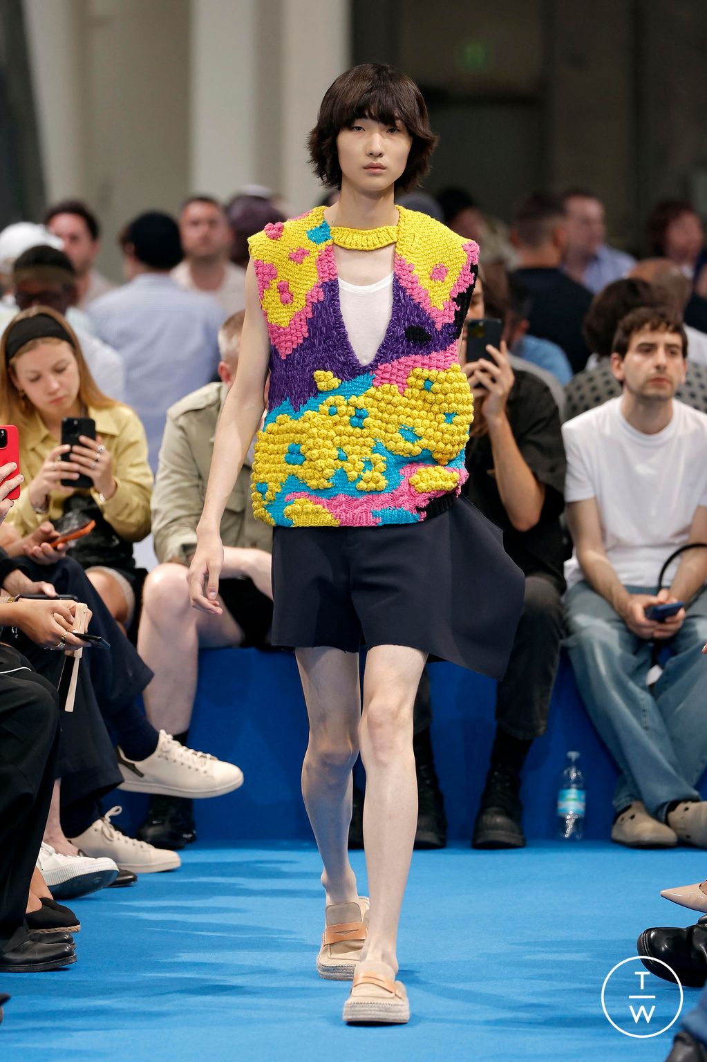 Fashion Week Milan Spring/Summer 2024 look 40 from the JW Anderson collection menswear