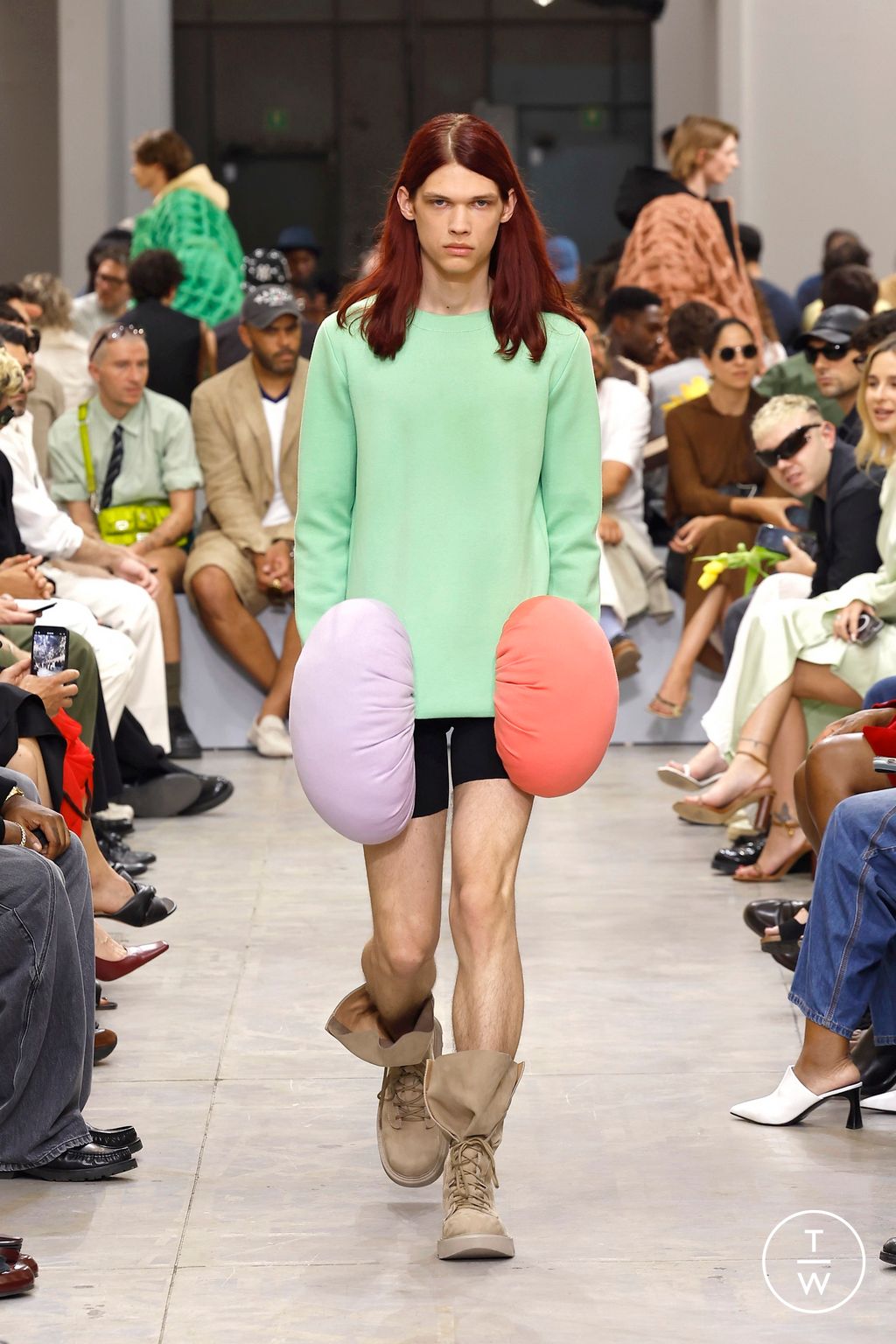Fashion Week Milan Spring-Summer 2025 look 10 de la collection JW Anderson menswear