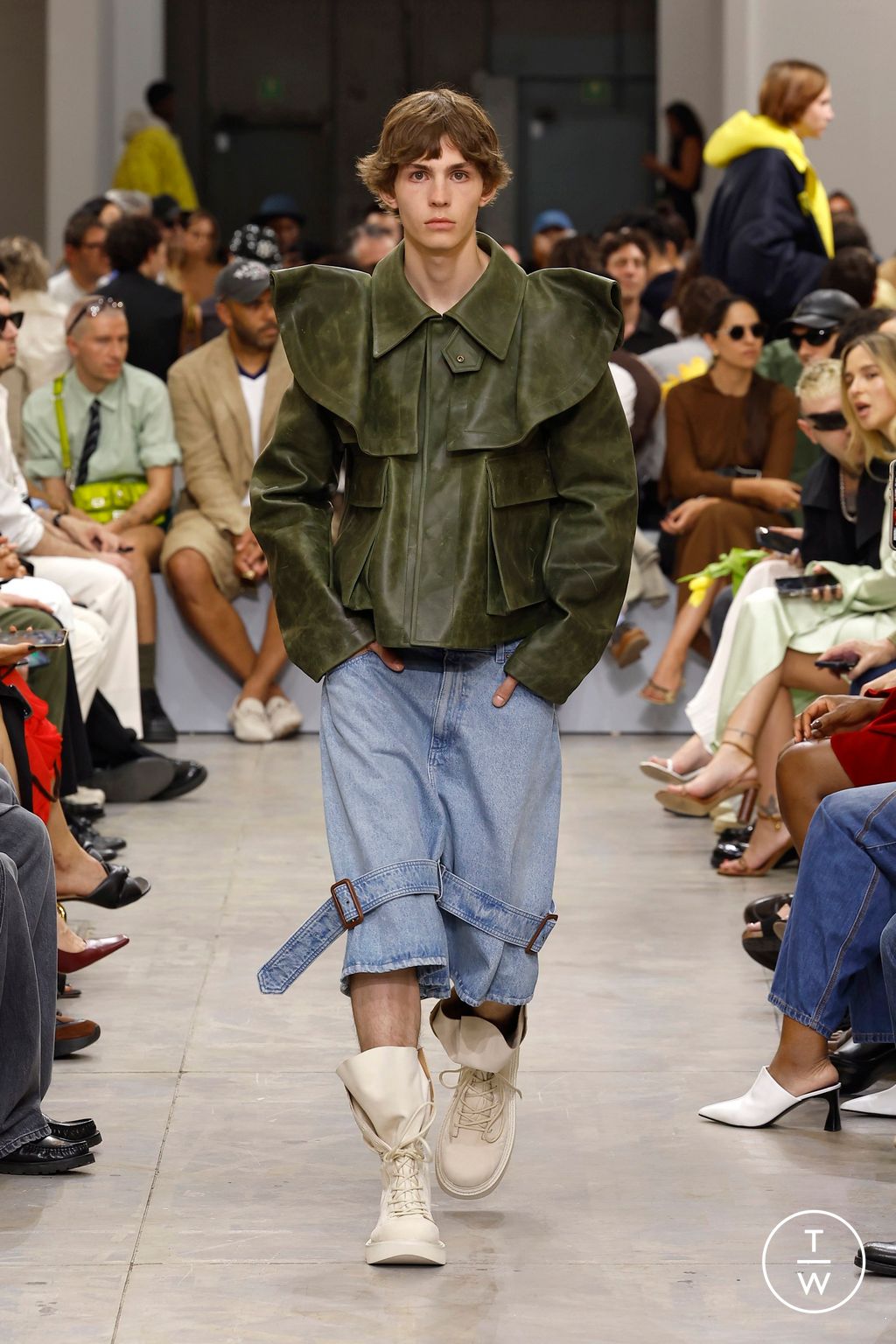 Fashion Week Milan Spring-Summer 2025 look 14 from the JW Anderson collection 男装