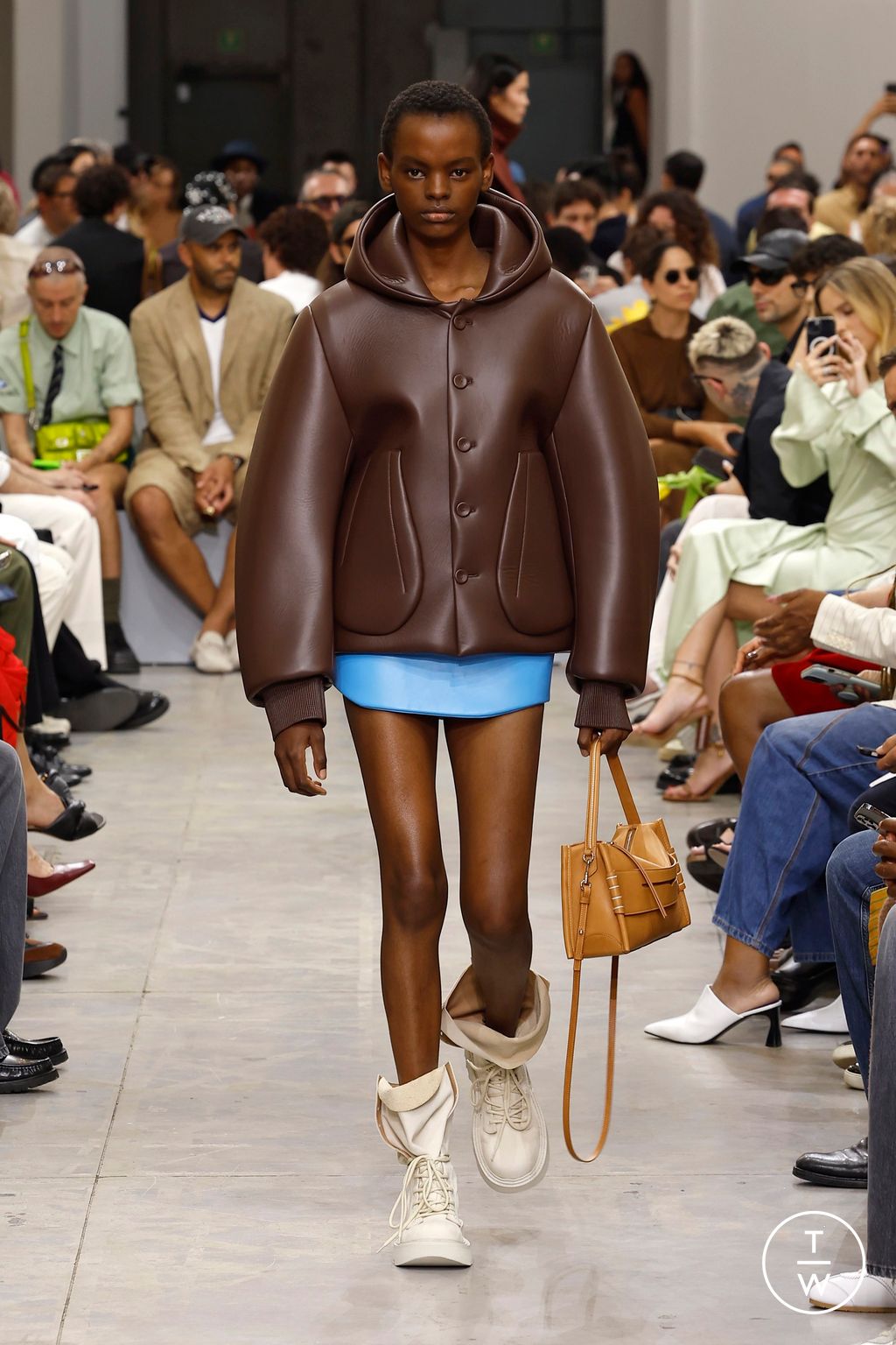 Fashion Week Milan Spring-Summer 2025 look 15 from the JW Anderson collection 男装
