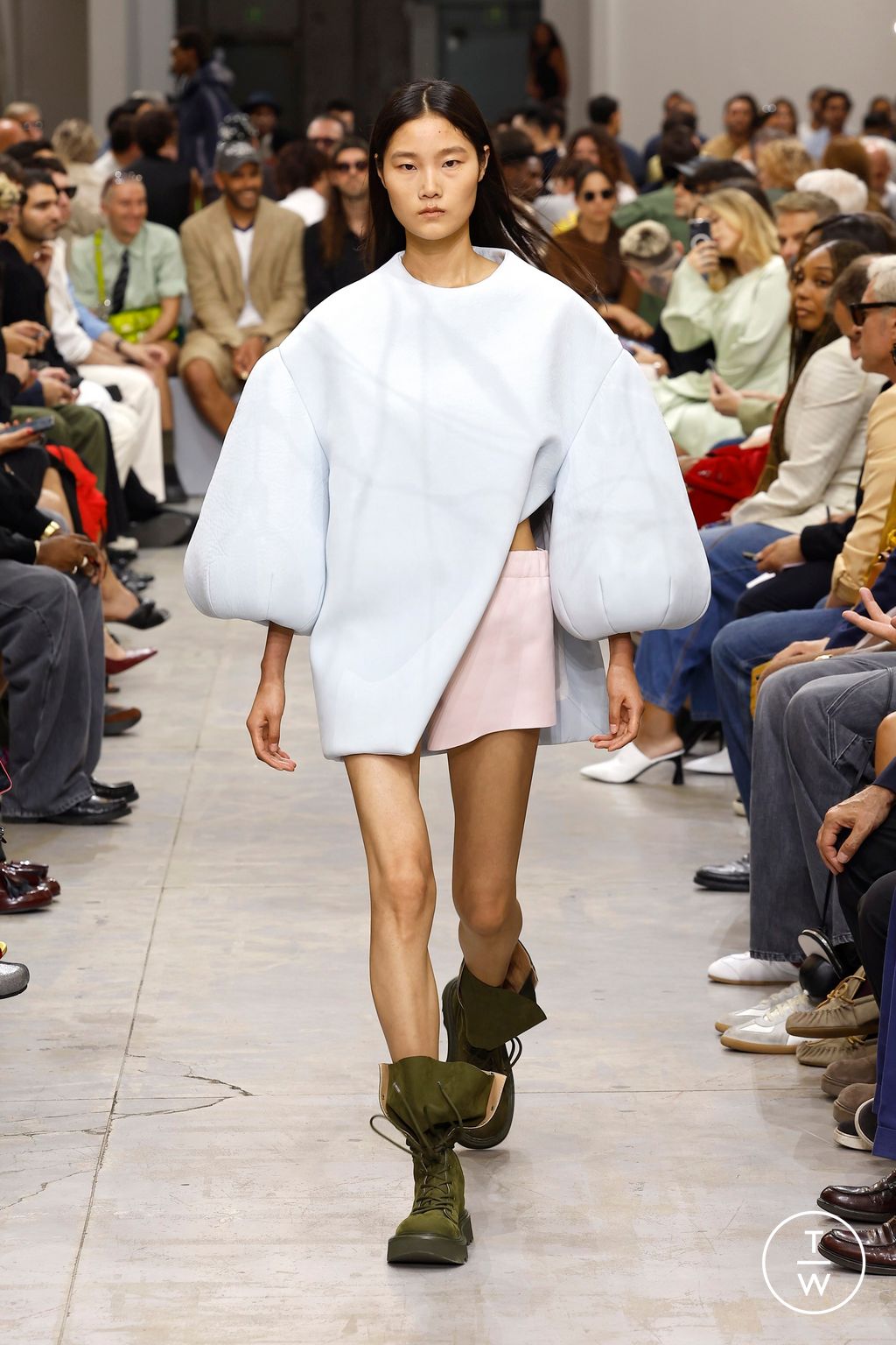 Fashion Week Milan Spring-Summer 2025 look 19 from the JW Anderson collection menswear