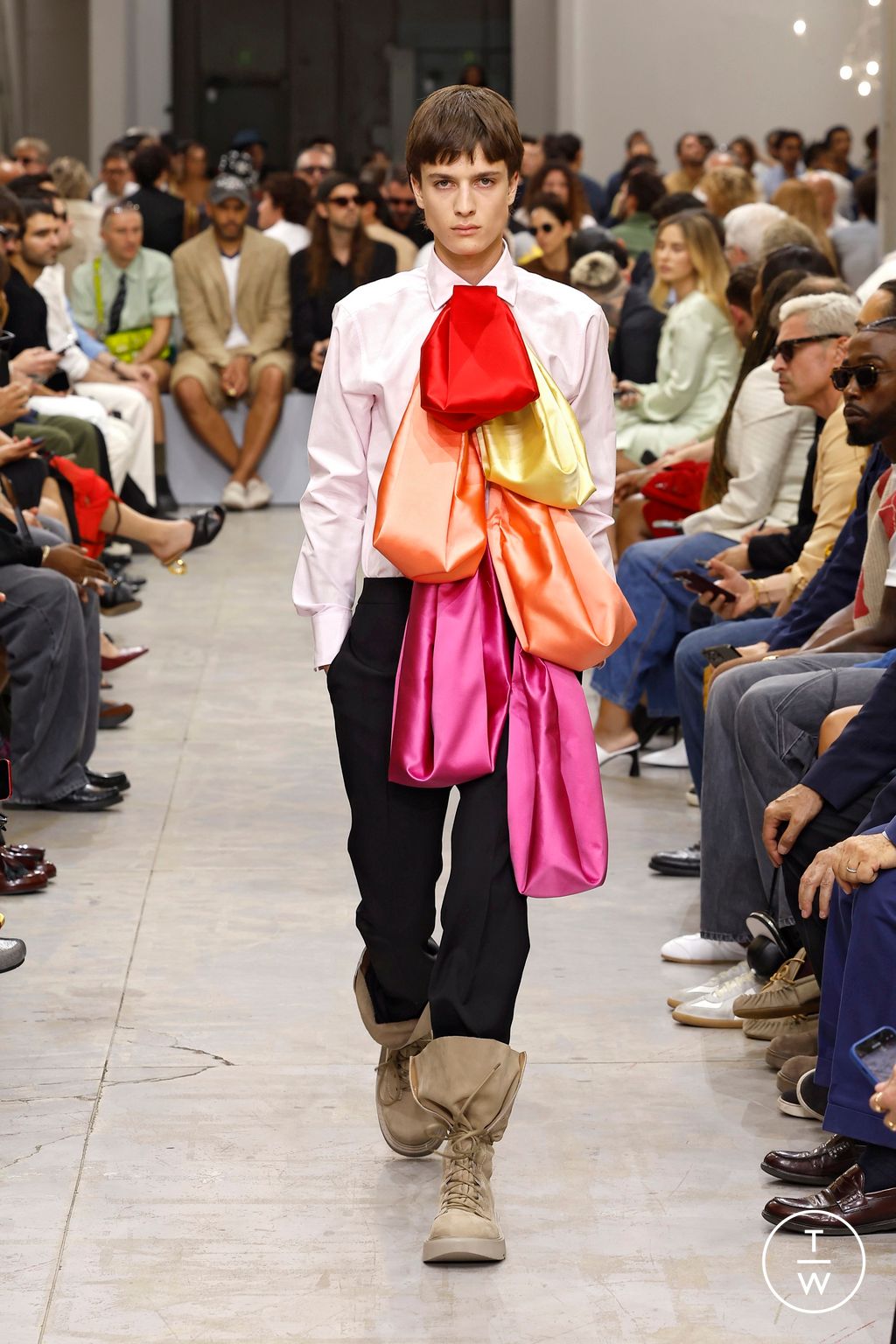 Fashion Week Milan Spring-Summer 2025 look 21 from the JW Anderson collection 男装
