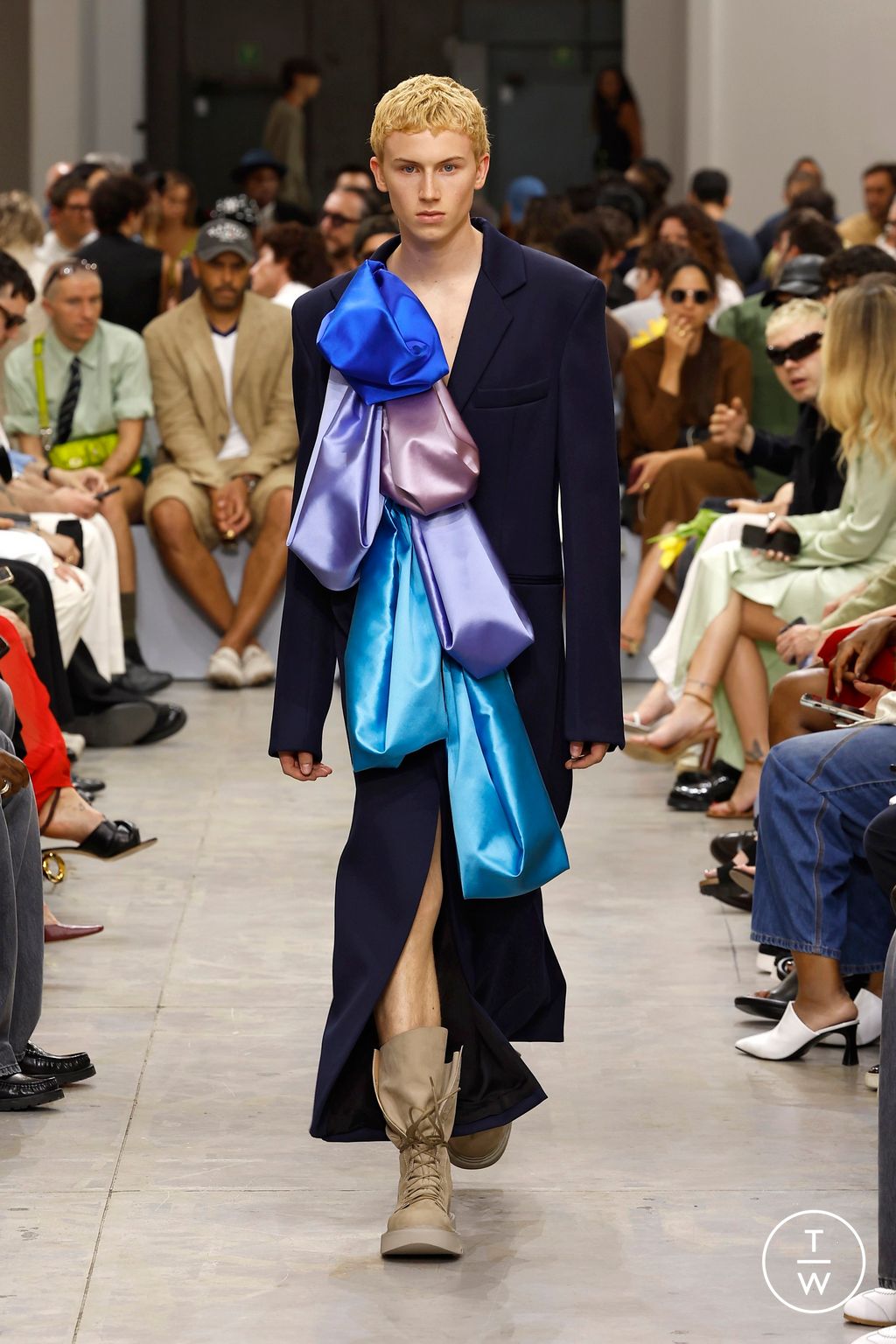 Fashion Week Milan Spring-Summer 2025 look 37 from the JW Anderson collection menswear