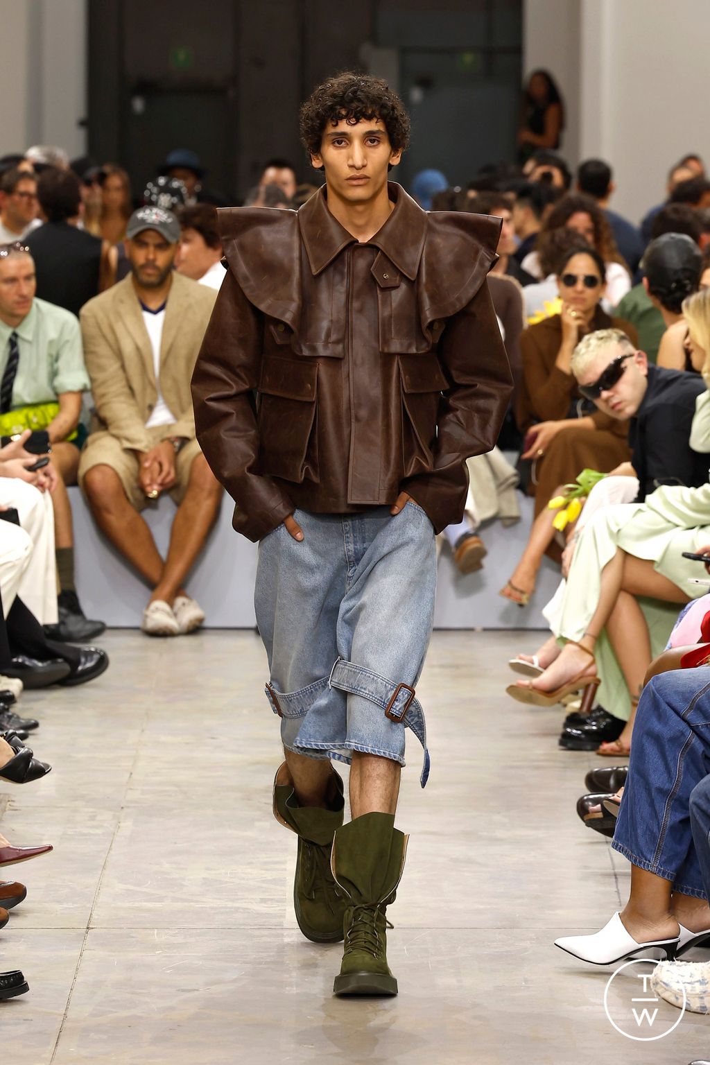 Fashion Week Milan Spring-Summer 2025 look 52 from the JW Anderson collection 男装
