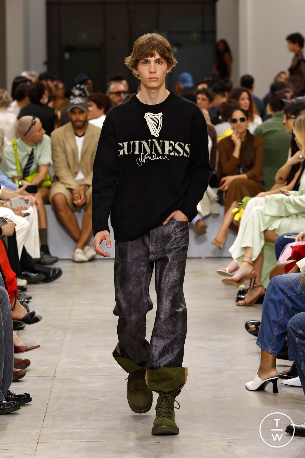 Fashion Week Milan Spring-Summer 2025 look 55 from the JW Anderson collection 男装