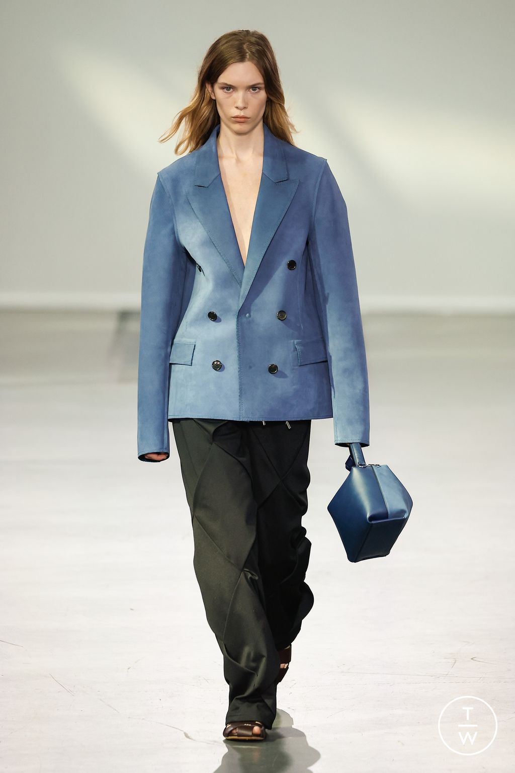 Fashion Week London Spring/Summer 2024 look 2 from the JW Anderson collection womenswear