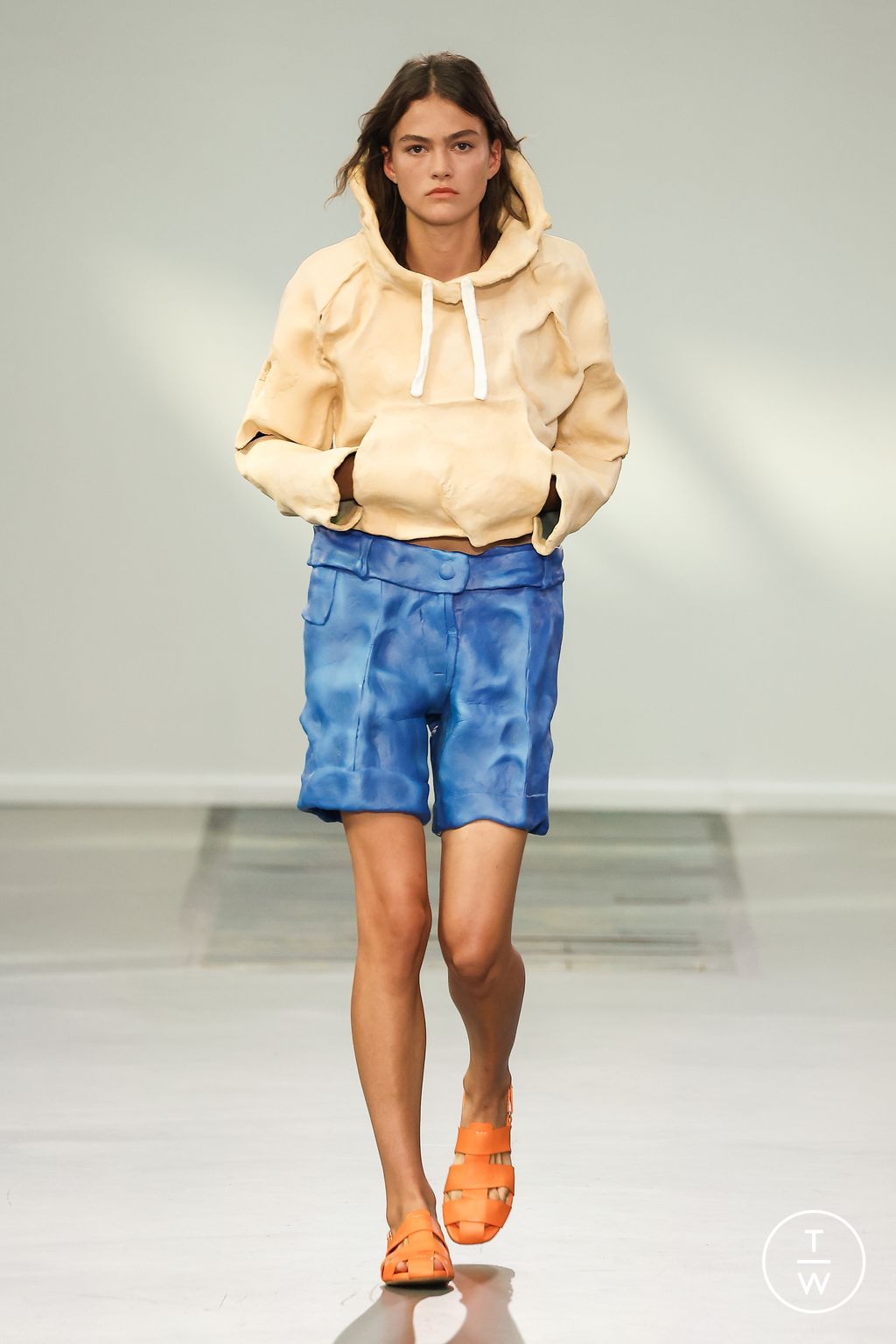 Fashion Week London Spring/Summer 2024 look 3 from the JW Anderson collection womenswear