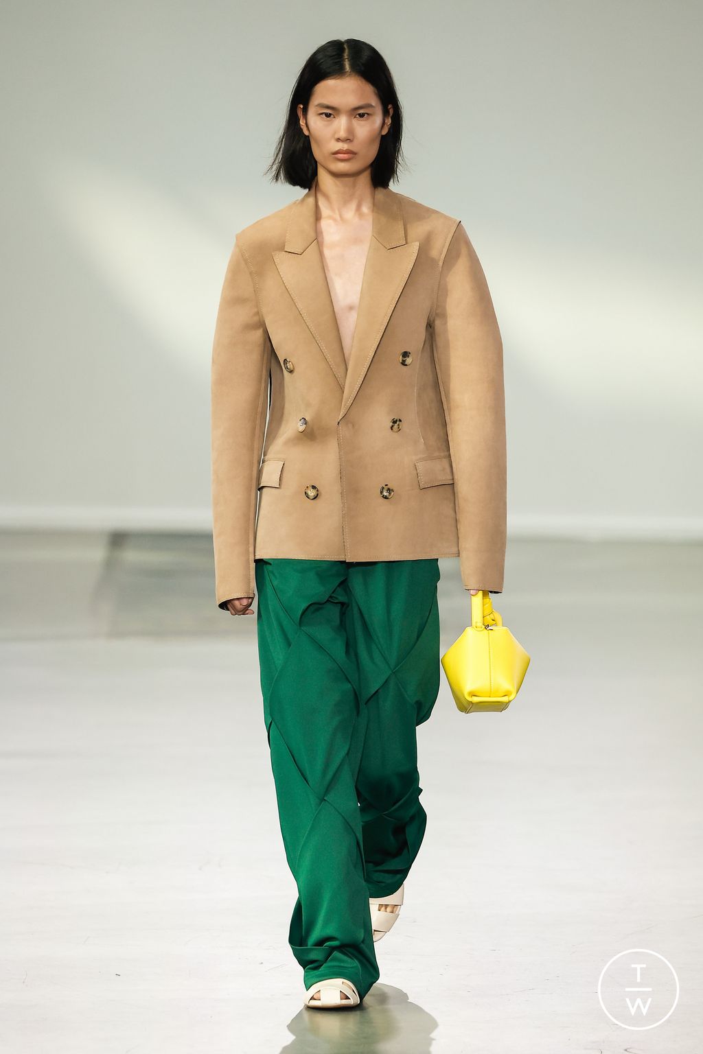Fashion Week London Spring/Summer 2024 look 4 from the JW Anderson collection 女装
