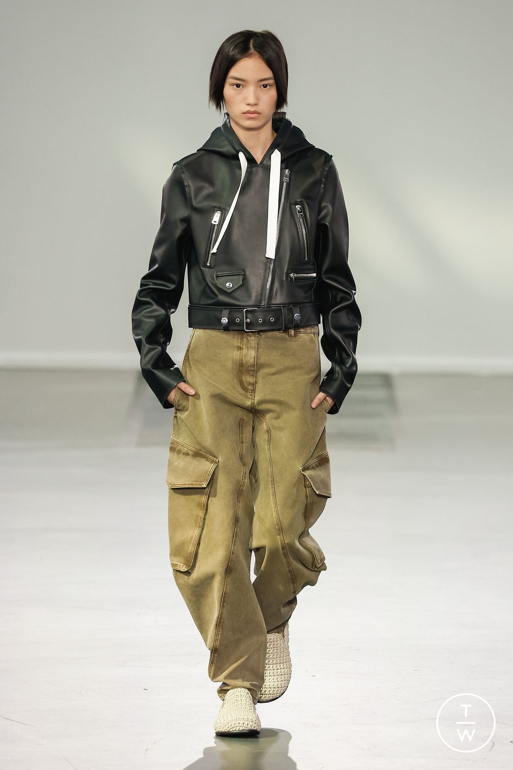 Fashion Week London Spring/Summer 2024 look 7 from the JW Anderson collection 女装