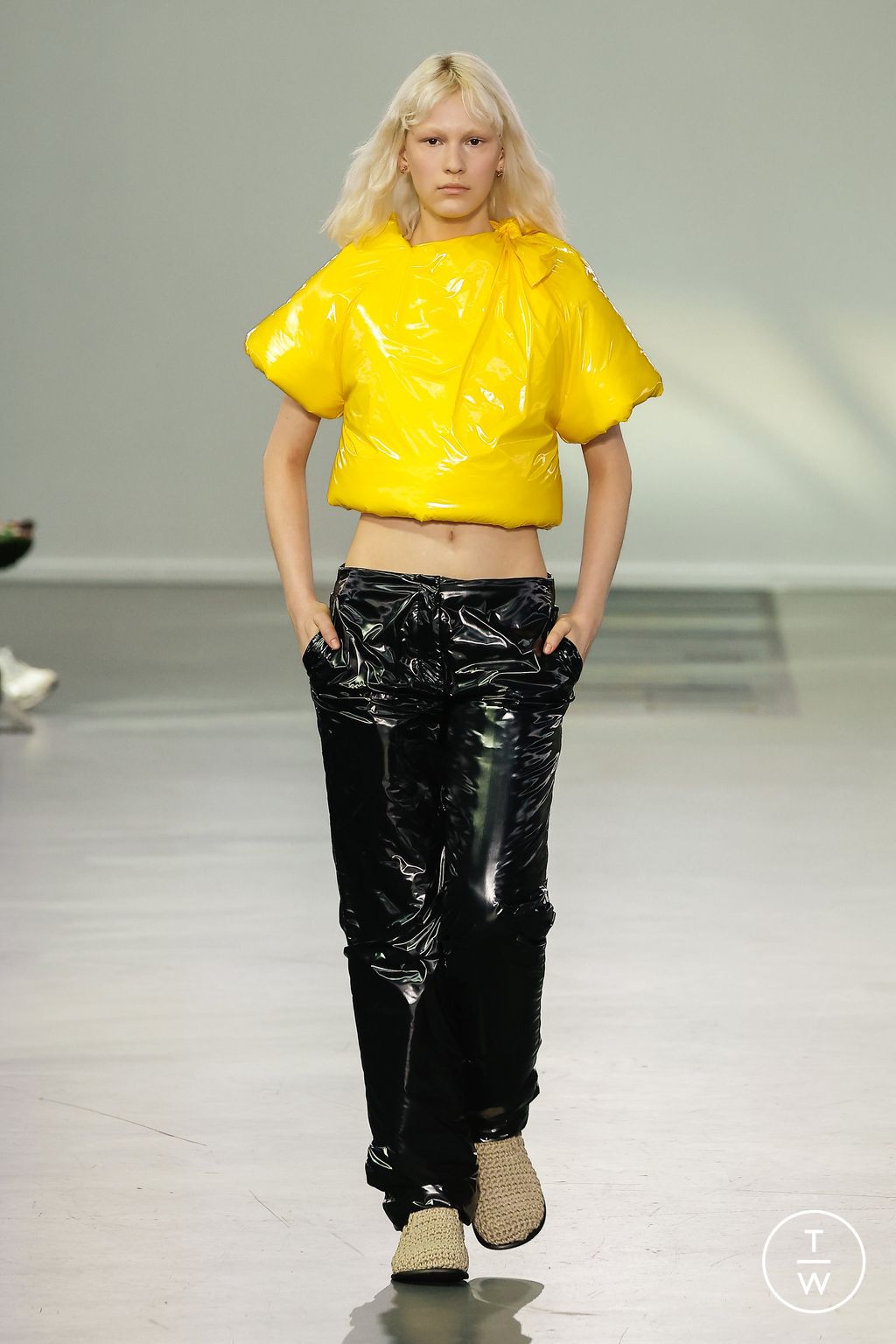 Fashion Week London Spring/Summer 2024 look 12 de la collection JW Anderson womenswear