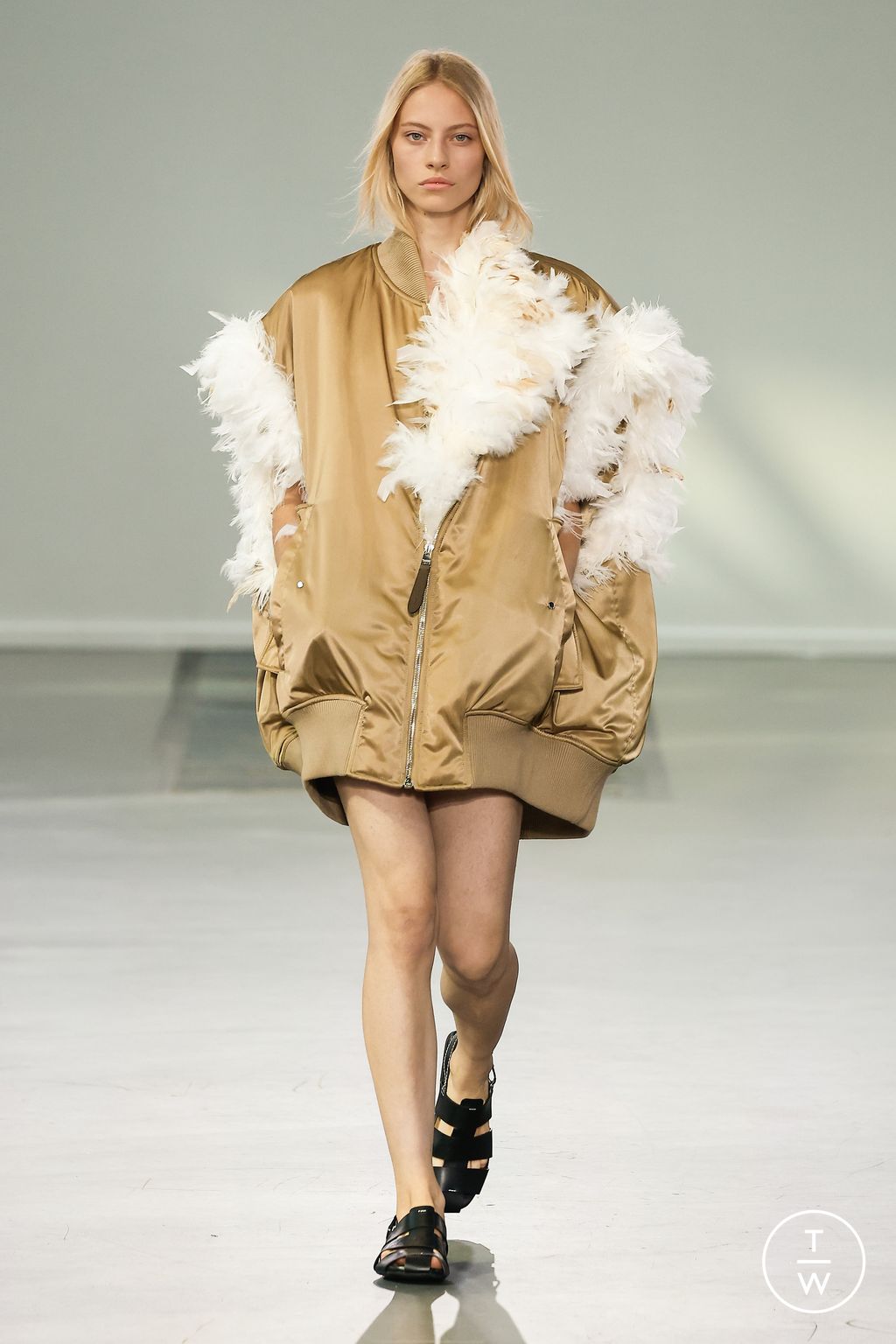 Fashion Week London Spring/Summer 2024 look 14 de la collection JW Anderson womenswear