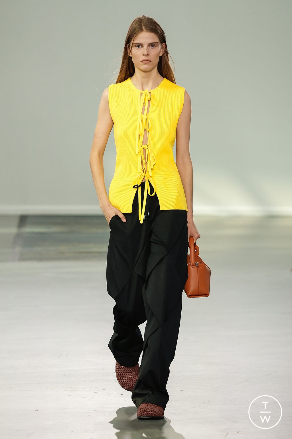 Fashion Week London Spring/Summer 2024 look 29 from the JW Anderson collection womenswear