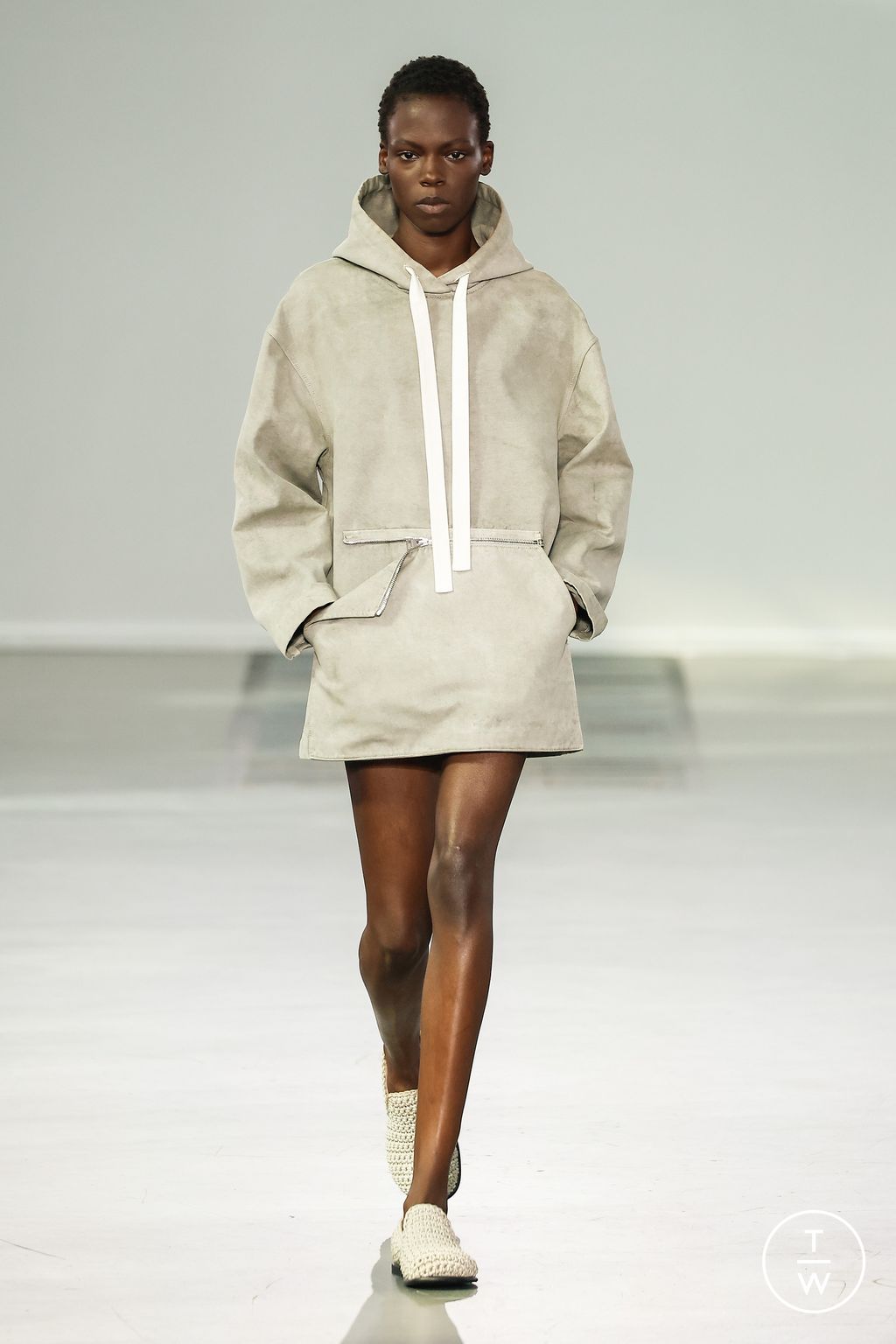 Fashion Week London Spring/Summer 2024 look 36 from the JW Anderson collection 女装