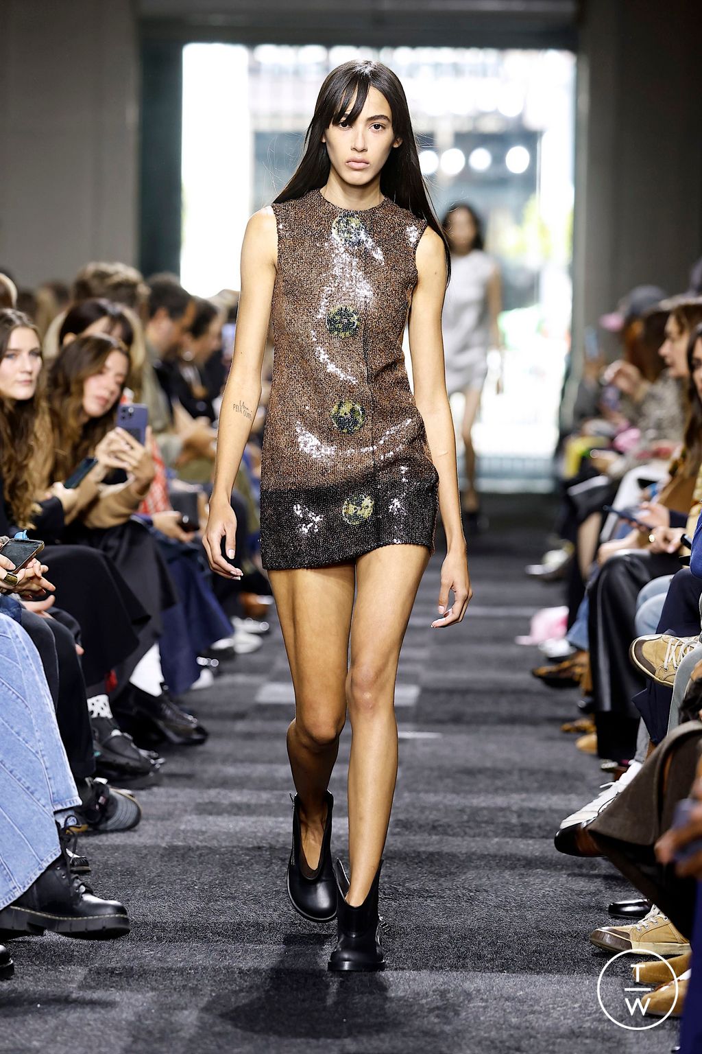 Fashion Week London Spring/Summer 2025 look 2 de la collection JW Anderson womenswear