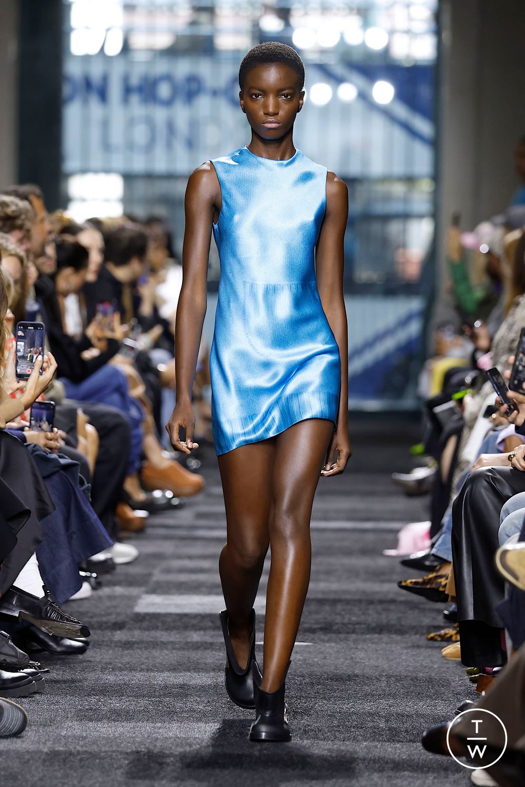 Fashion Week London Spring/Summer 2025 look 4 from the JW Anderson collection womenswear