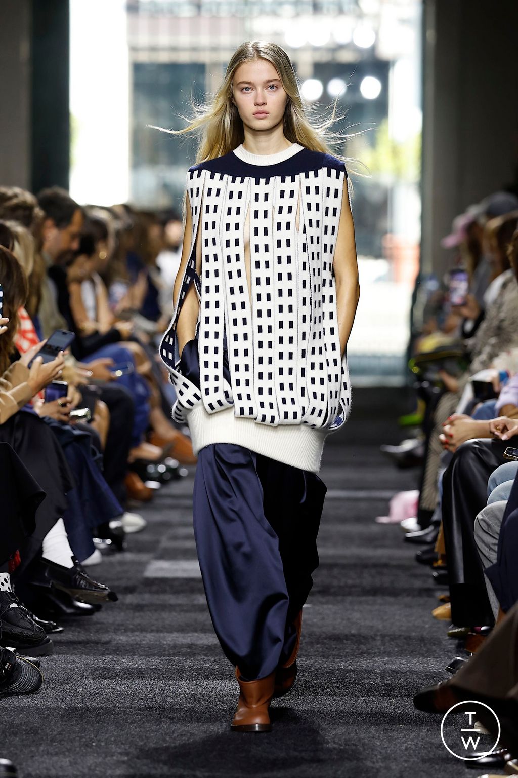 Fashion Week London Spring/Summer 2025 look 12 from the JW Anderson collection womenswear