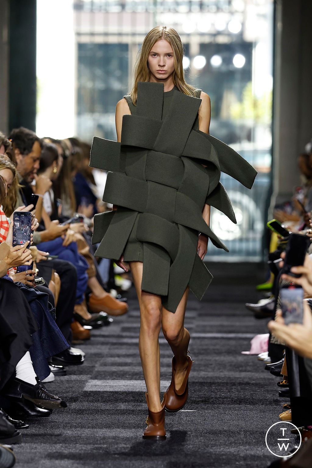 Fashion Week London Spring-Summer 2025 look 13 from the JW Anderson collection womenswear